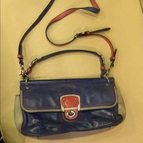 Coach Handbags - Coach leather handbag. Removable shoulder strap.